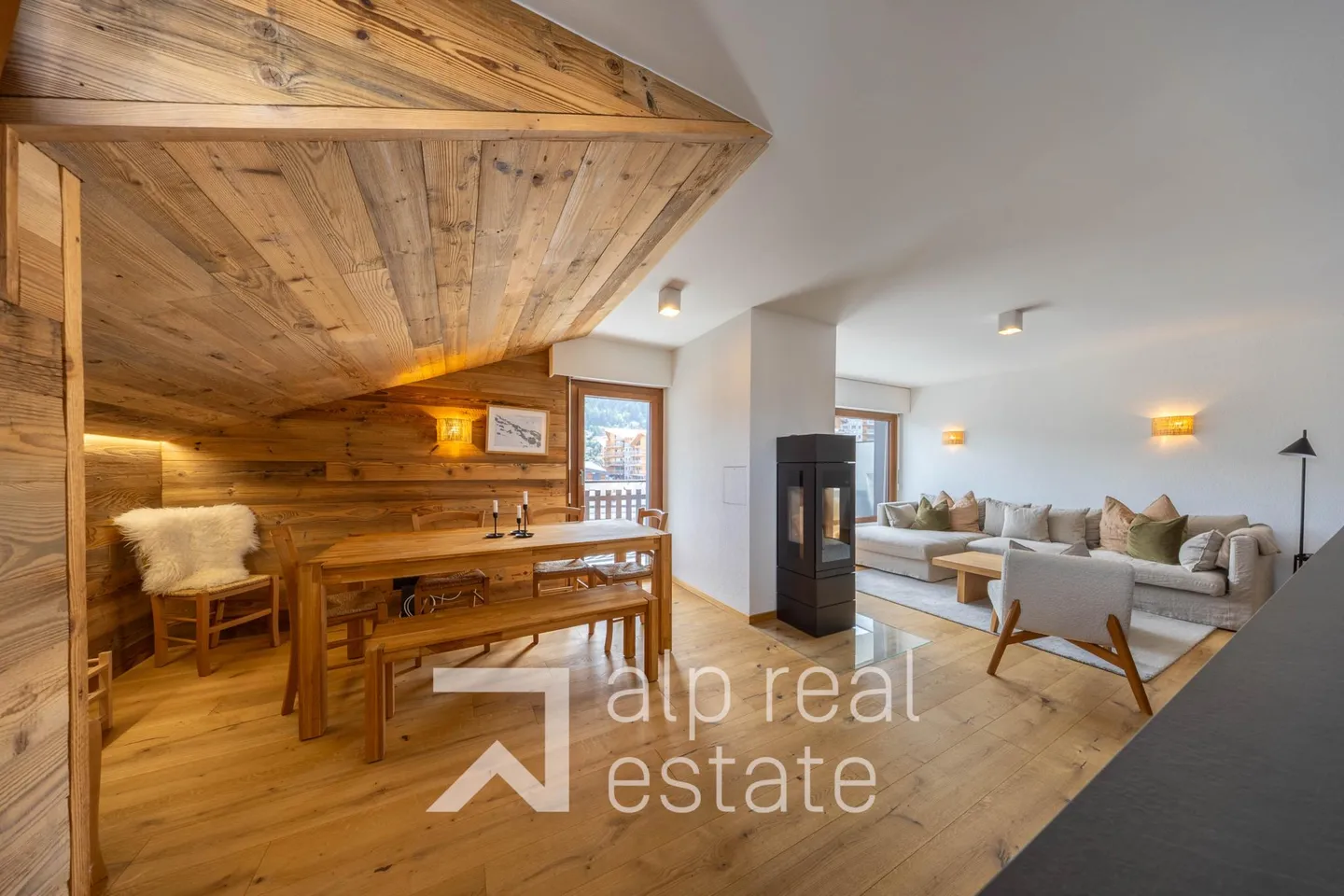 Magnificent renovated penthouse in the center of the resort - Photo 1 of 14