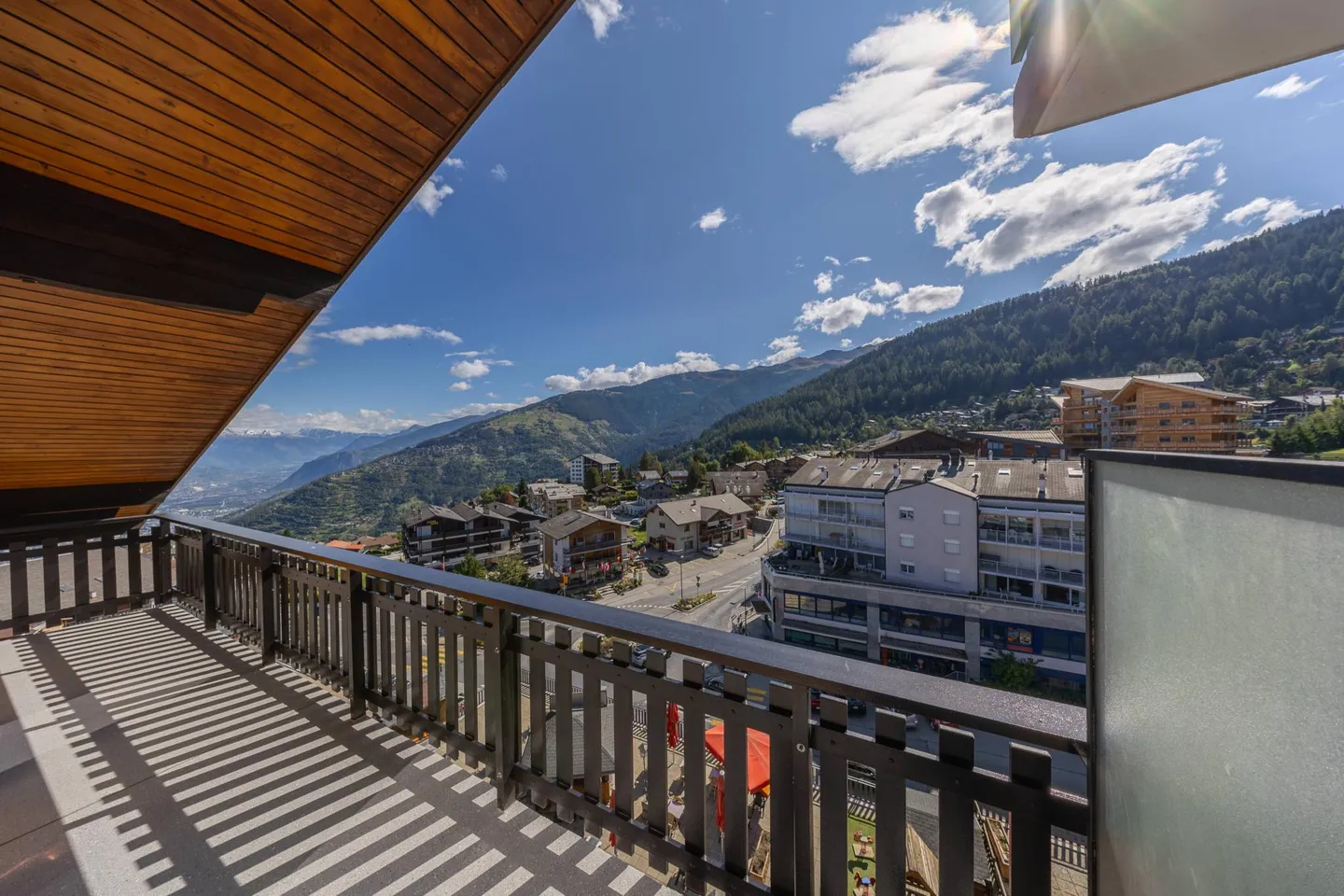 Magnificent renovated penthouse in the center of the resort - Photo 11 of 14