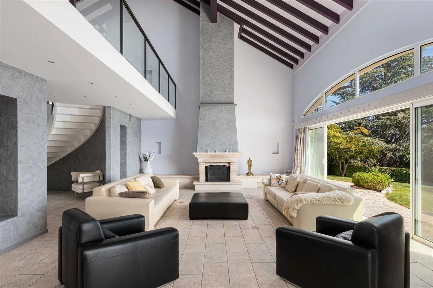 Maison individuelle de 12 pièces - Photo 3 sur 9