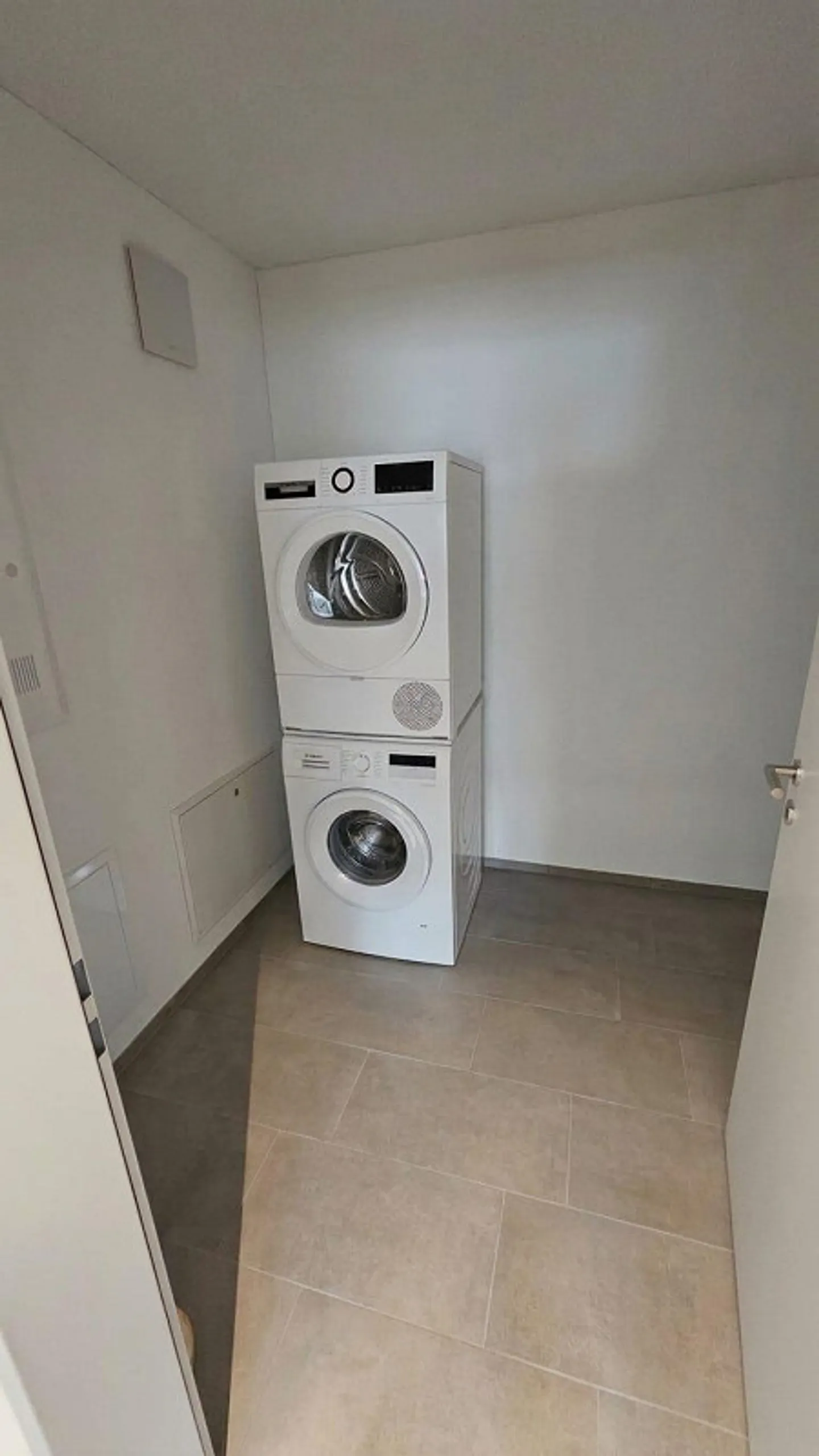 Appartement neuf de 2,5 pièces loué avec balcon de 20 m² - place de parking souterrain incluse - Photo 11 sur 13