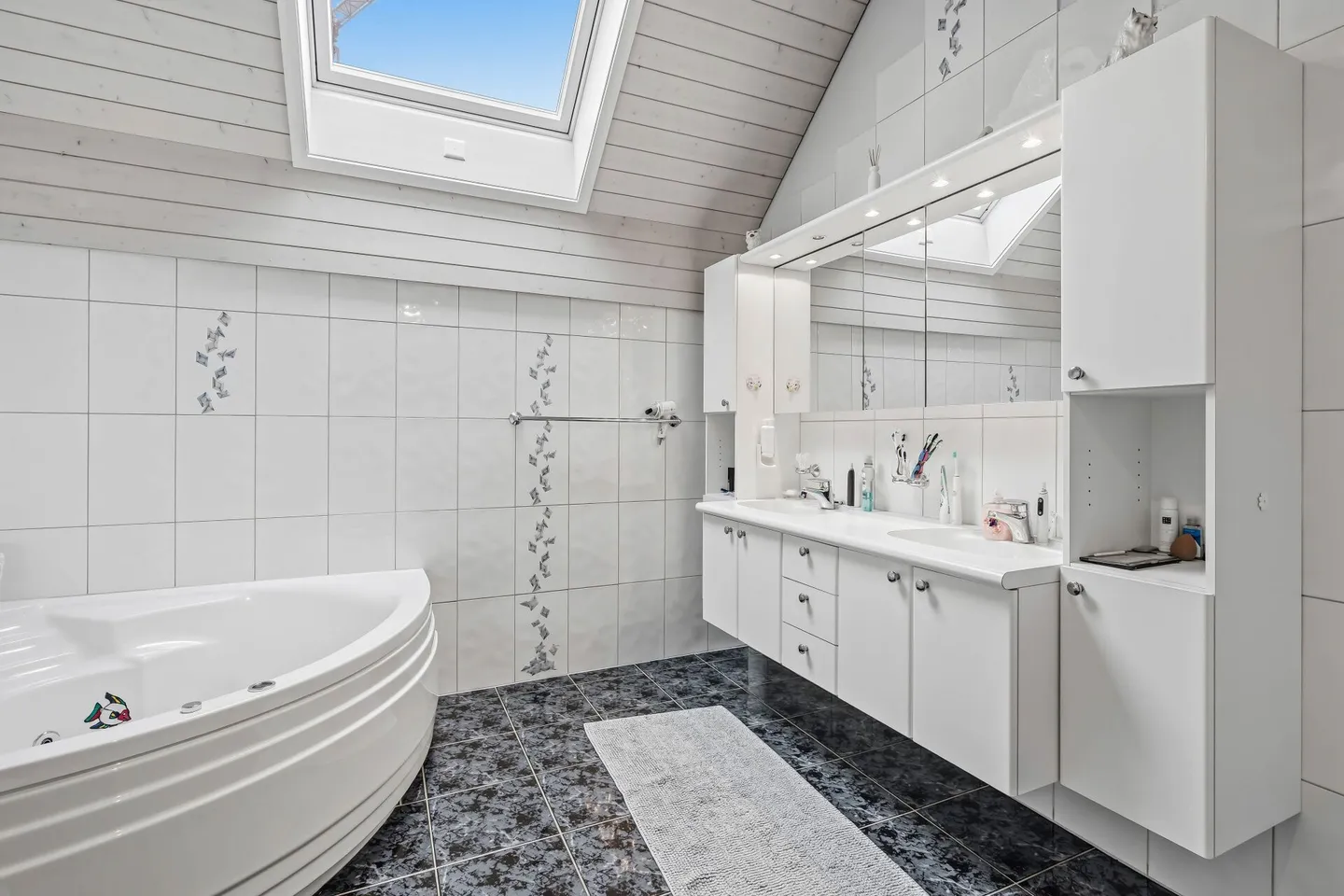 Grosszügiges Einfamilienhaus mit Wohnung - Foto 12 von 20