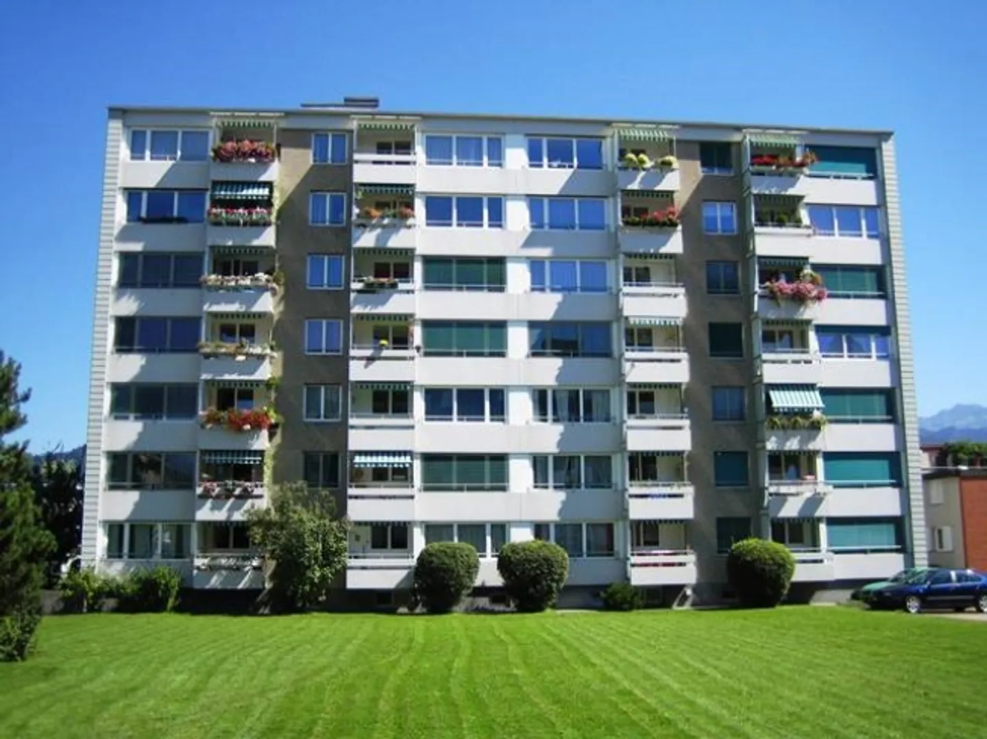 Sunny 4-Room Apartment - Photo 1 of 1