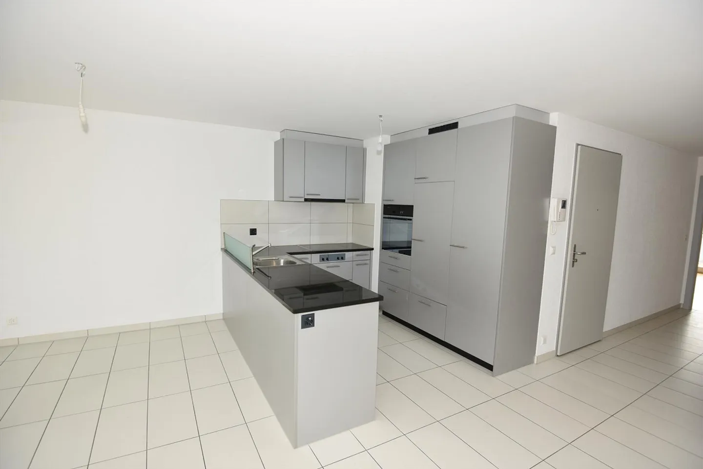 Bright apartment located in a quiet area - Photo 3 of 6