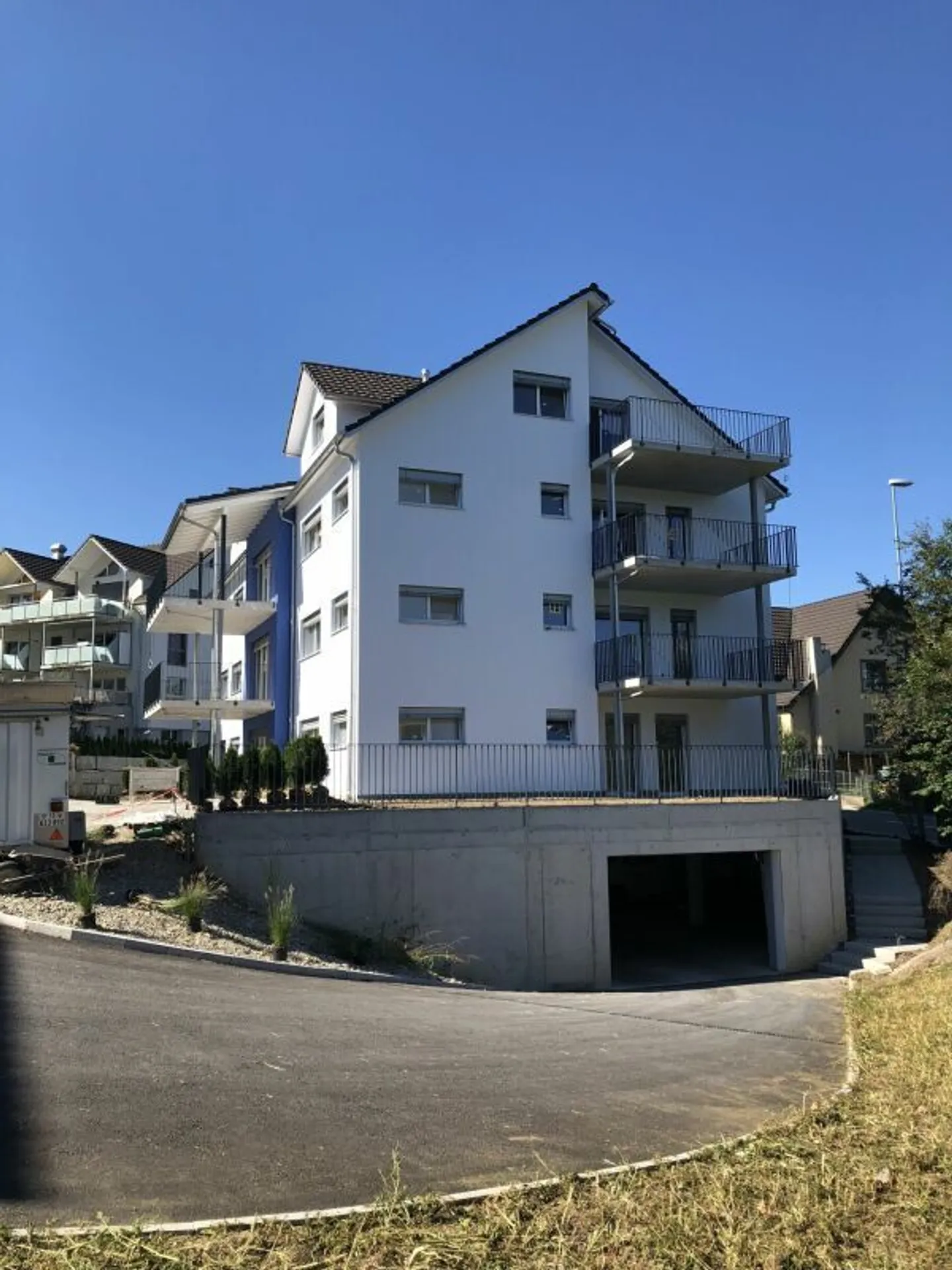 Einstellhallenplatz zu Vermieten - Foto 2 von 3