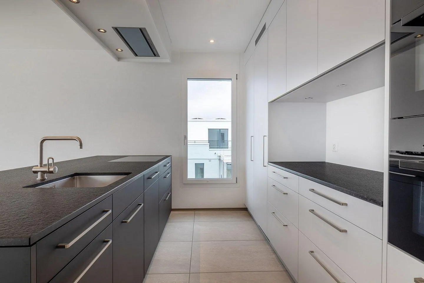 Penthouse apartment with terrace oasis and modern living concept - Photo 4 of 13