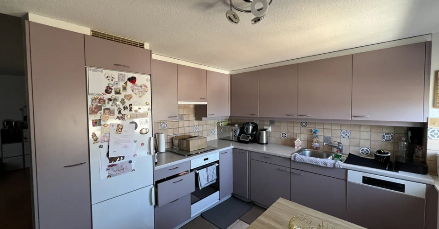 Charming Apartment with Balcony - Photo 2 of 8