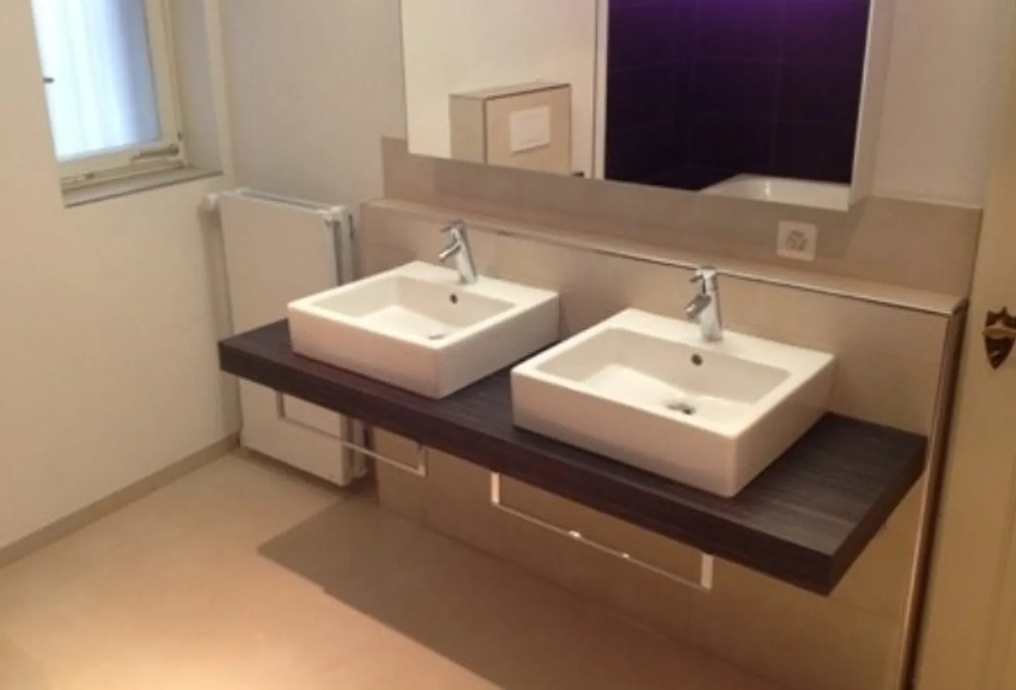 Ampio appartamento in un vecchio edificio nel cuore di St. Johann - Foto 8 di 9