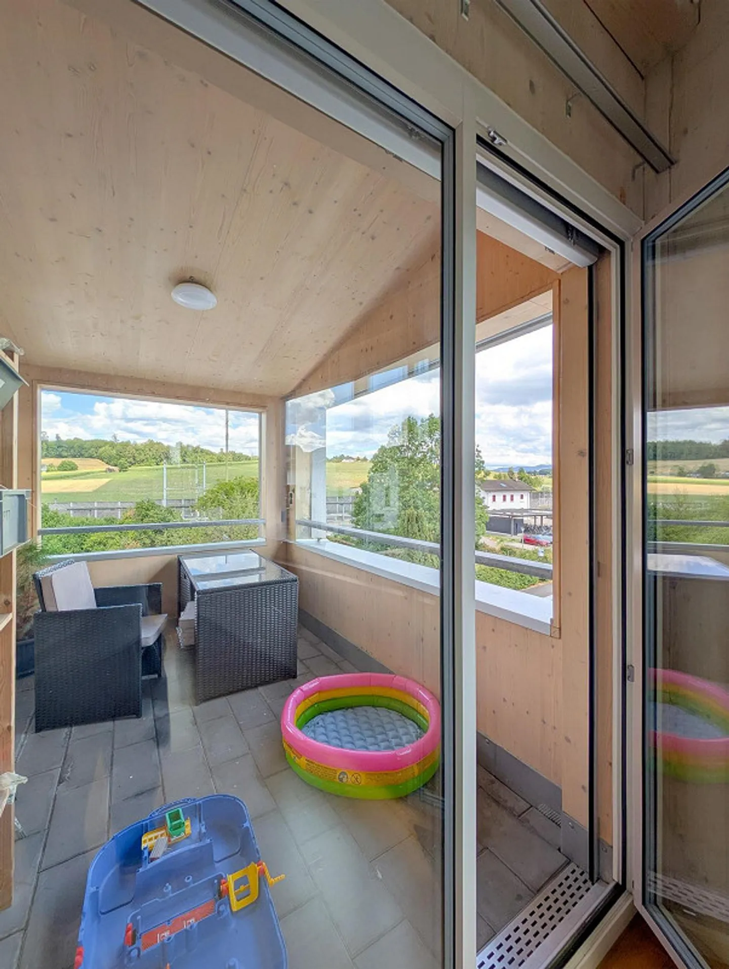 Well-maintained duplex penthouse with cozy loggia - Photo 9 of 9
