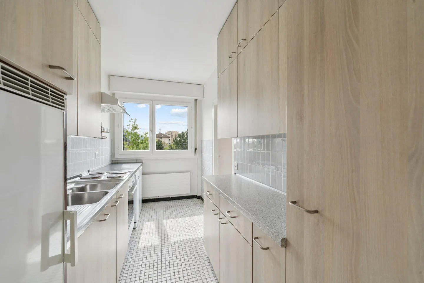 Spacious Apartment with Loggia - Photo 3 of 8