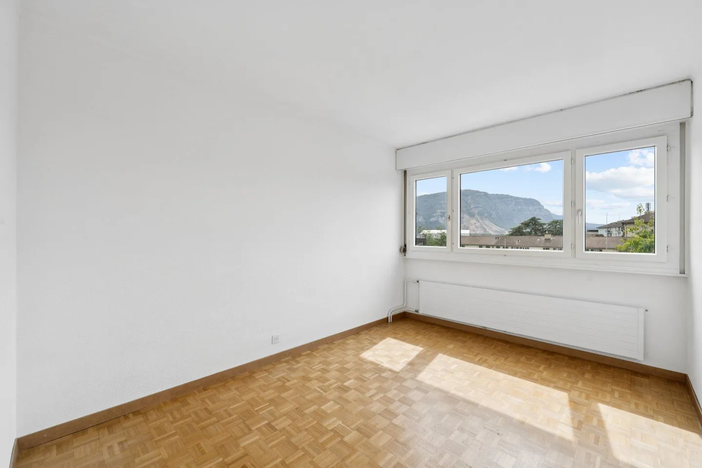 Spacious Apartment with Loggia - Photo 4 of 8