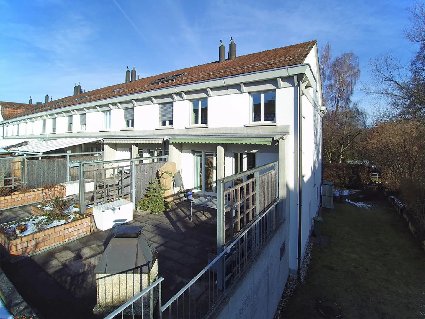 Plenty of Space for the Whole Family: 5 ½-Room Single-Family House in a Quiet Area - Photo 1 of 14