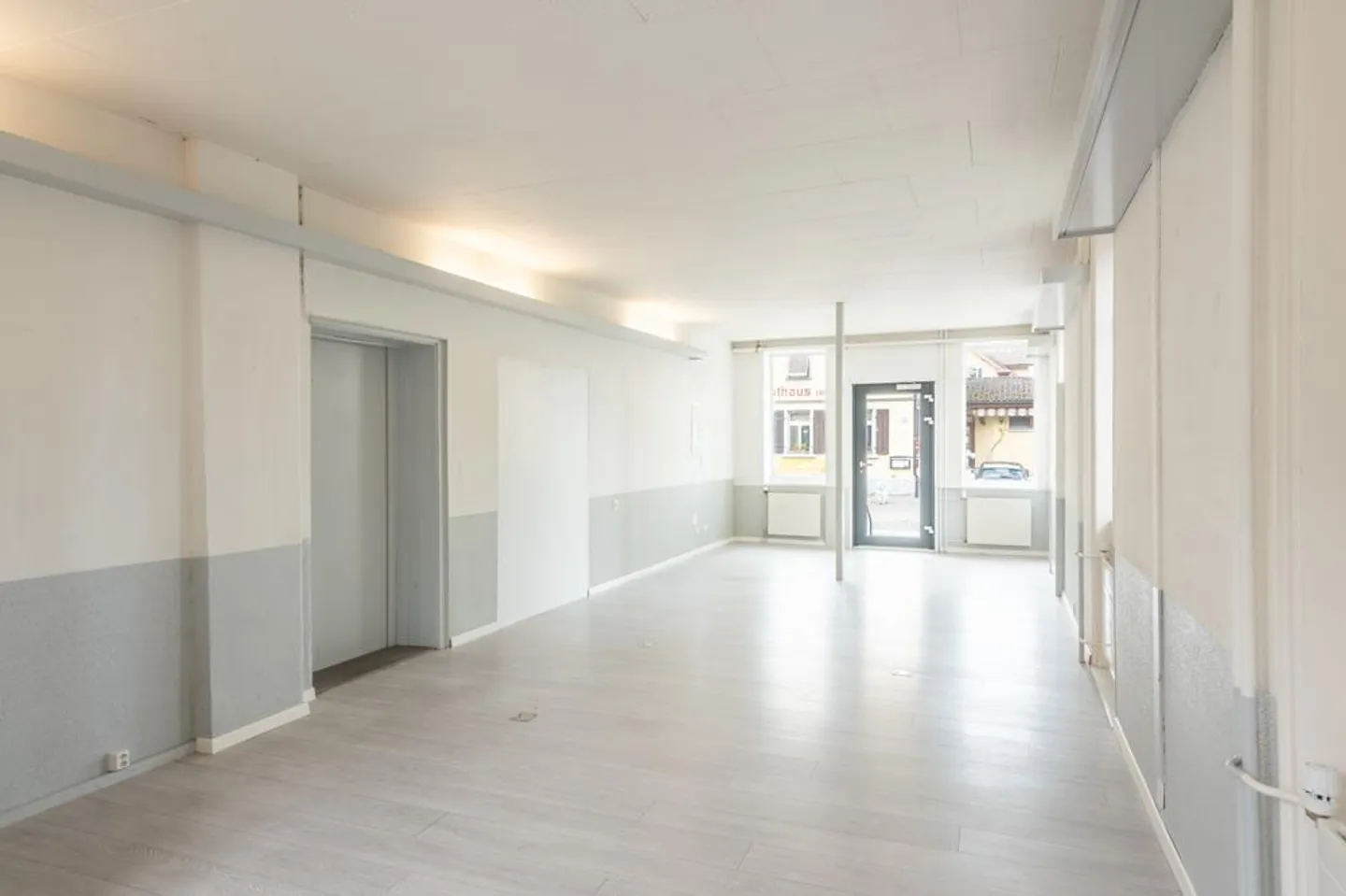 High-yielding residential and commercial building - Photo 6 of 7