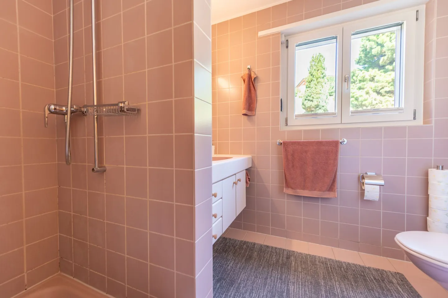 View, Space and Nature - Spacious Single-Family Home in Idyllic Location with Garden Paradise - Photo 12 of 34