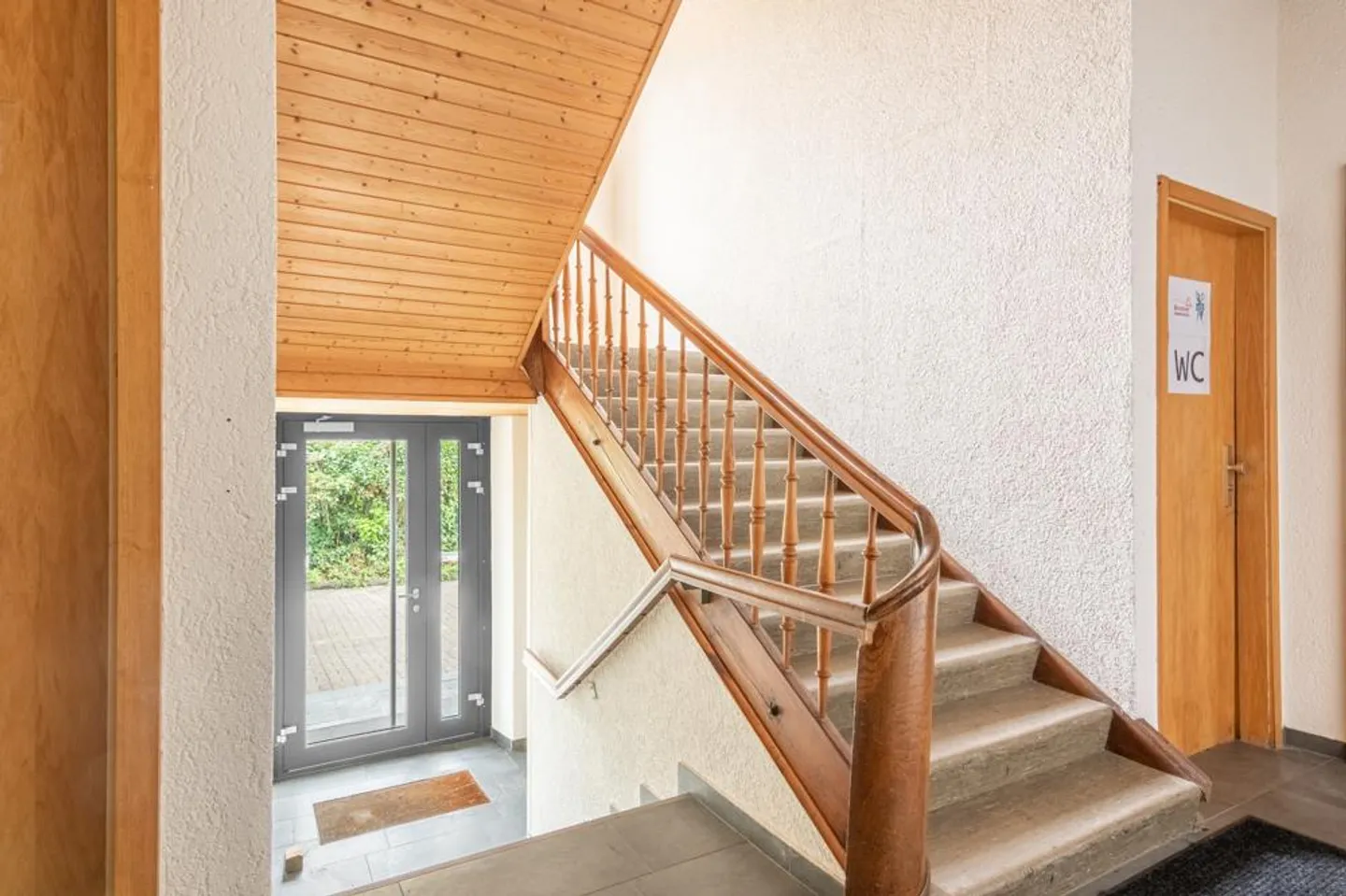 High-yielding residential and commercial building - Photo 5 of 7