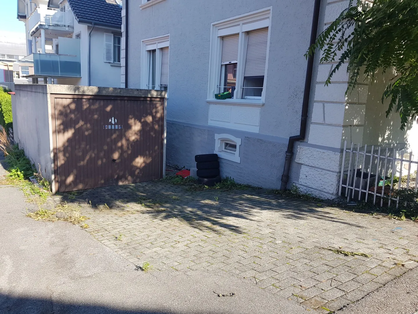 Garage individuel et place de parking disponibles immédiatement ! - Photo 2 sur 2