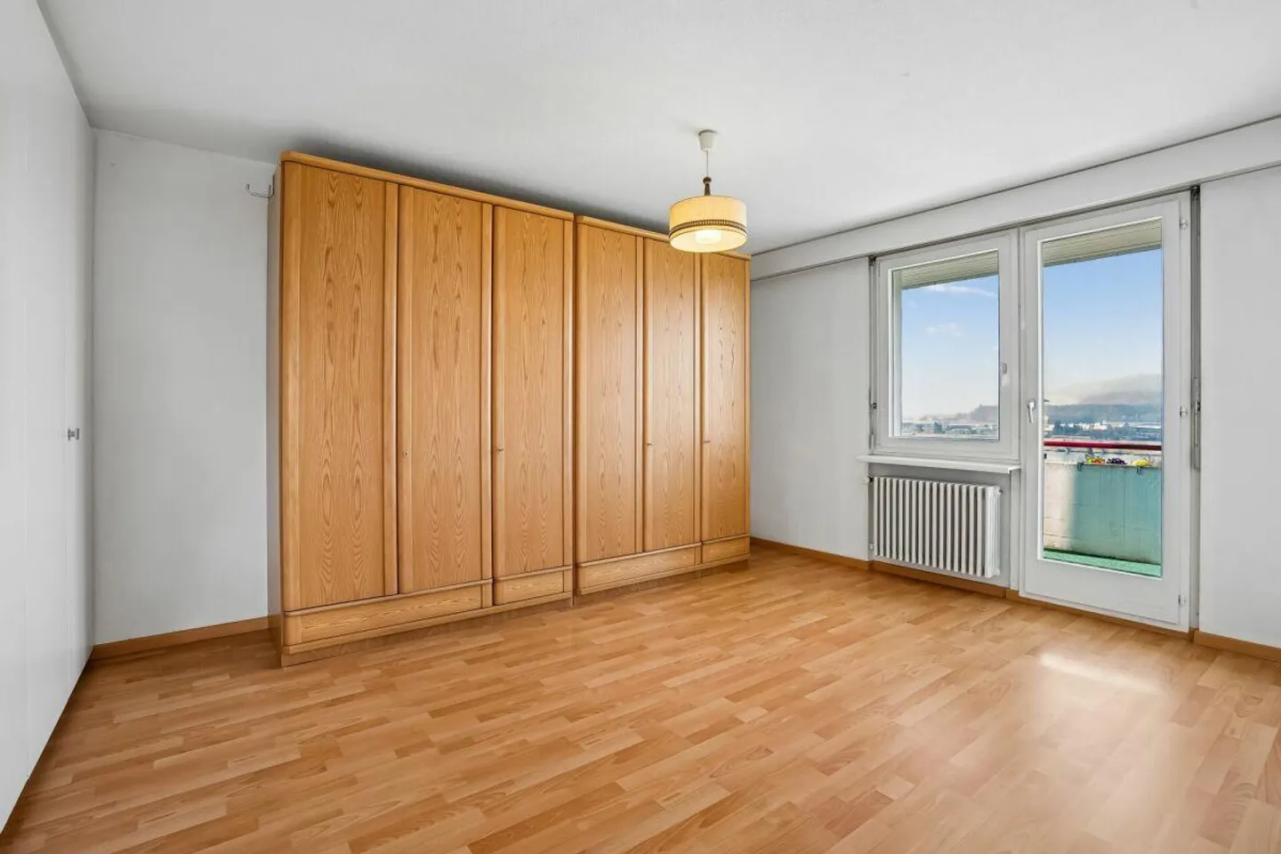 Grosszügiges Einfamilienhaus mit Einliegerwohnung und traumhaftem S... - Photo 7 sur 13