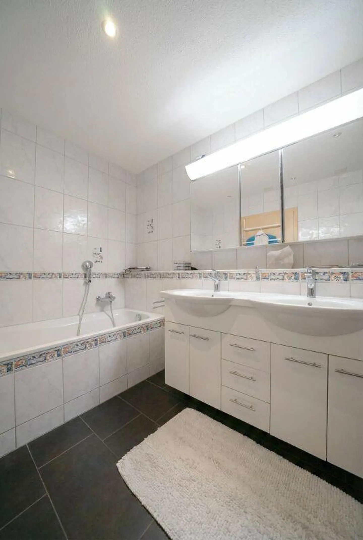 Charmantes Doppelhaus mit Garten - Foto 10 von 14