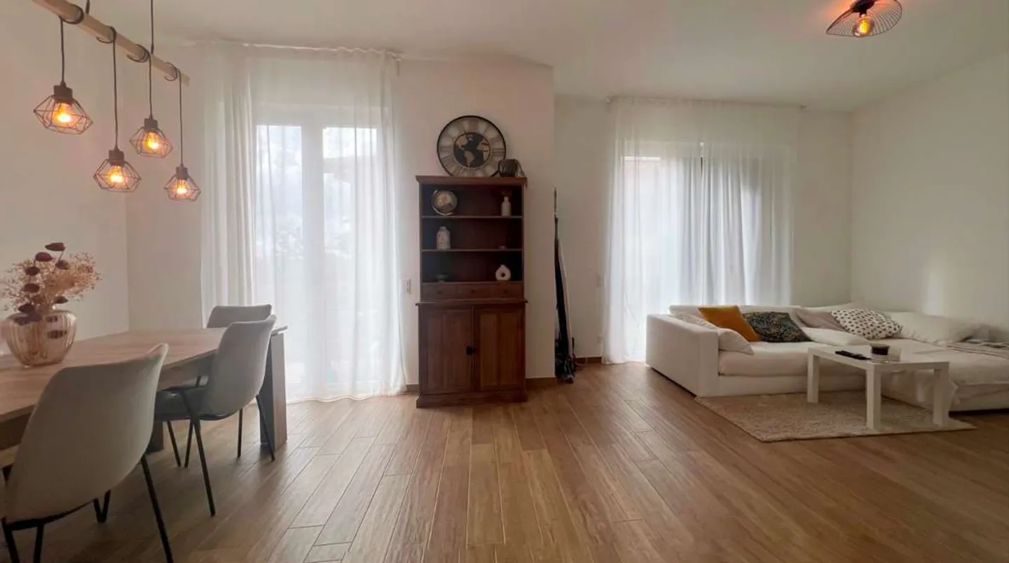 Parte di una casa bifamiliare in vendita, 4,5 stanze - Foto 2 di 12