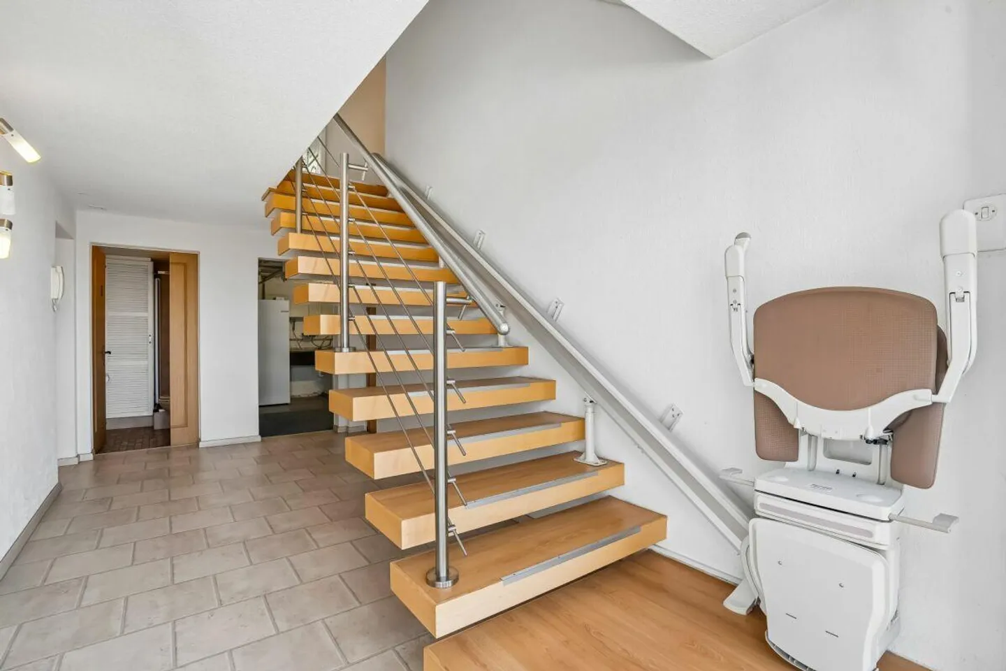 Grosszügiges Einfamilienhaus mit Einliegerwohnung und traumhaftem S... - Photo 10 sur 13