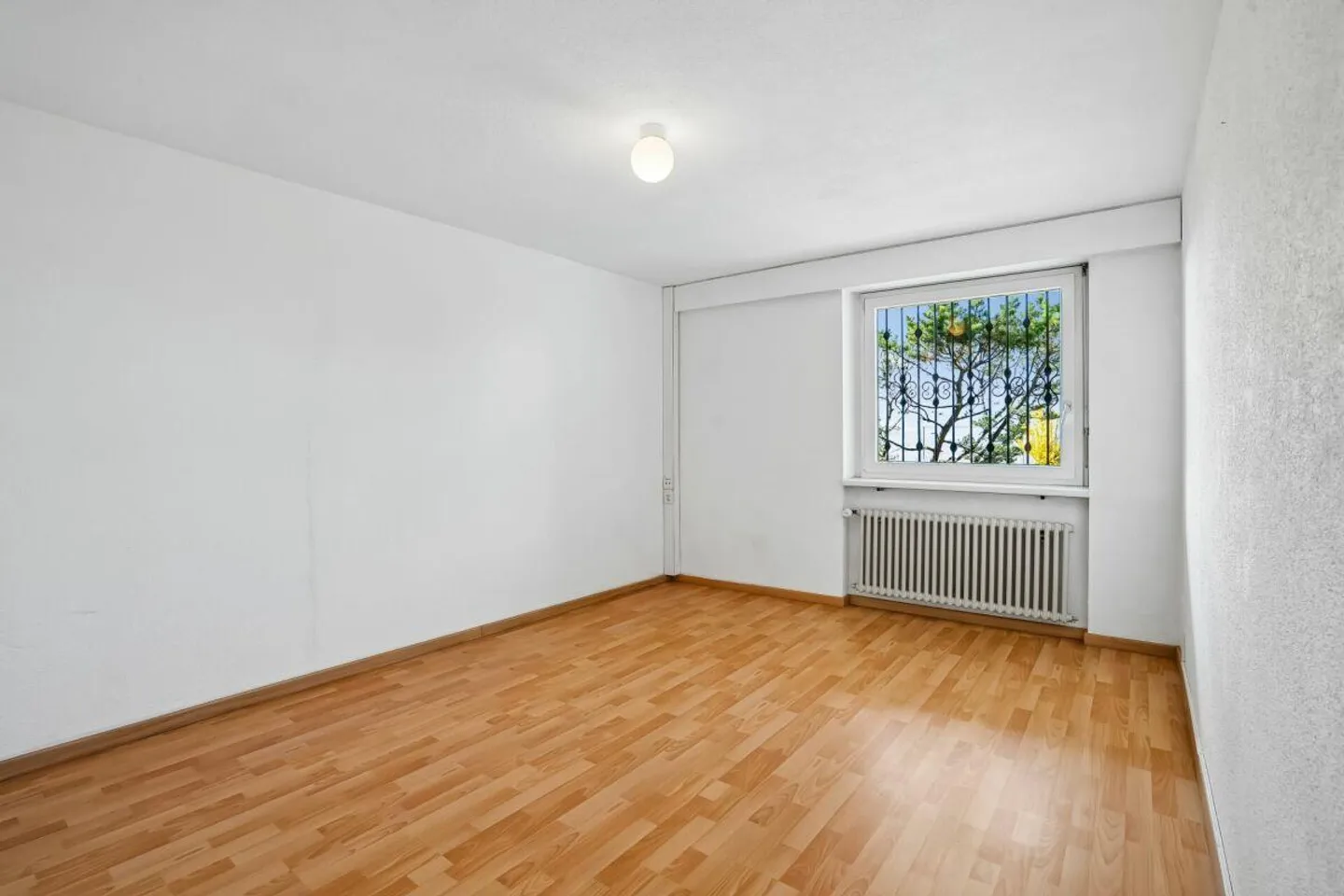 Grosszügiges Einfamilienhaus mit Einliegerwohnung und traumhaftem S... - Photo 12 sur 13