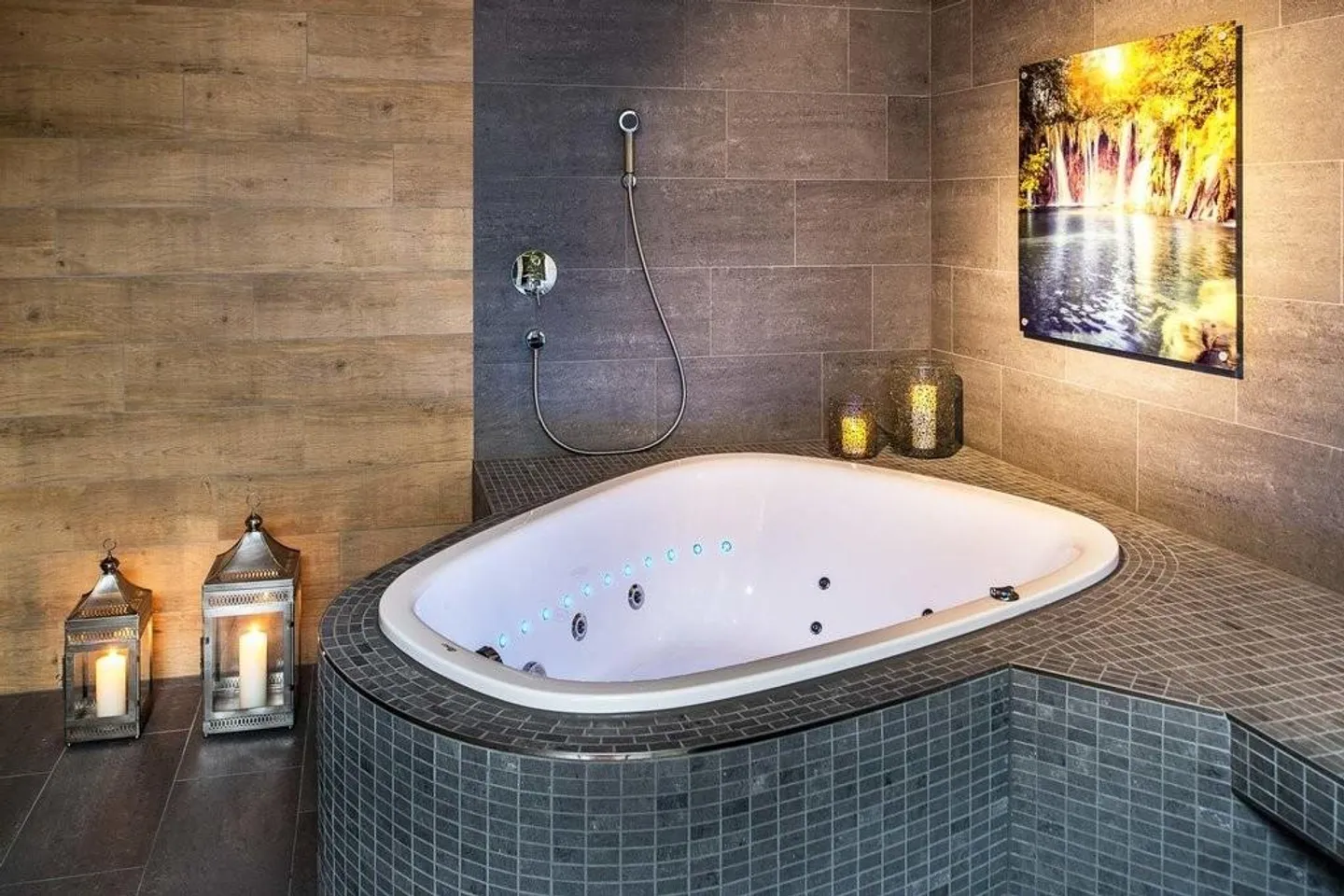 Modernes Attikawohnung mit Wellness - Foto 10 von 12