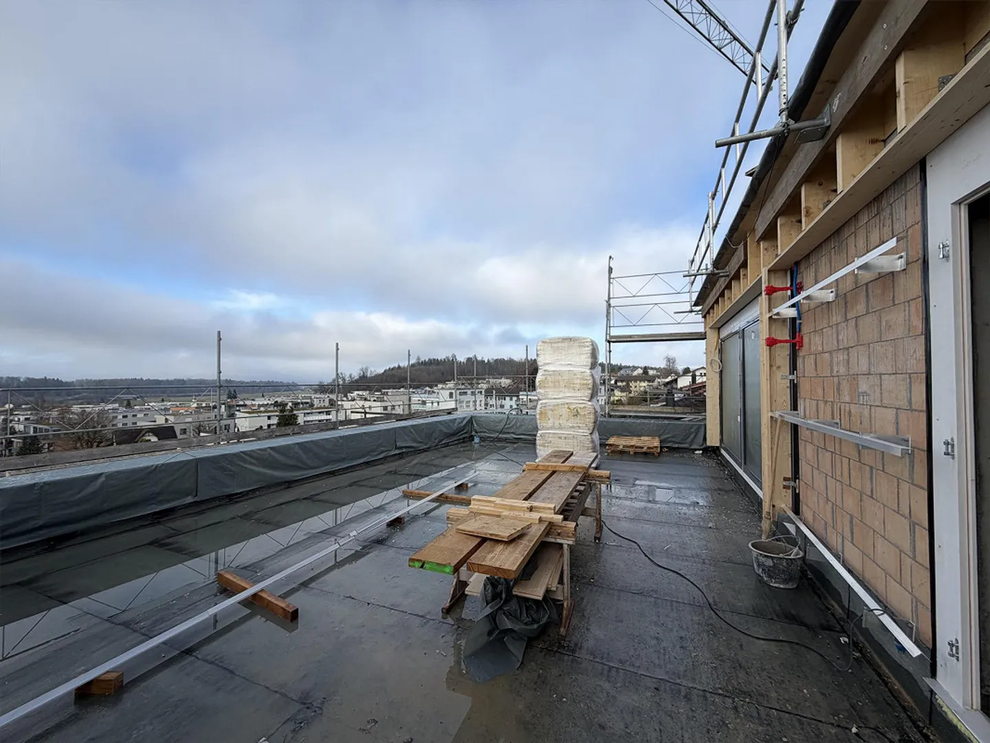 Première location appartement mansardé de 4.5 pièces à Niederrohrdorf - Photo 3 sur 4