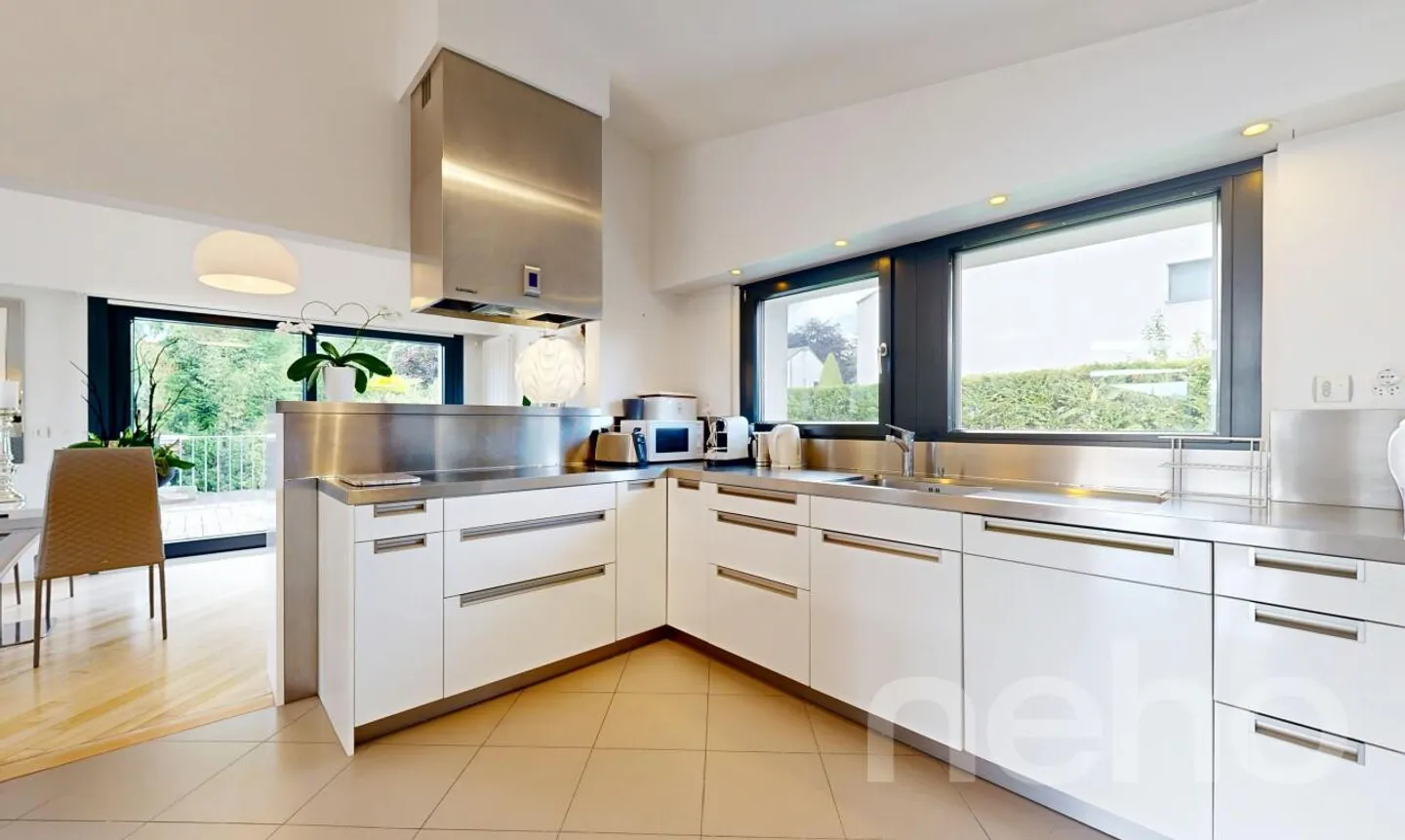 Geschmackvoll renovierte Villa, Garten, Schwimmbad und superbe Volumen - Foto 11 von 13