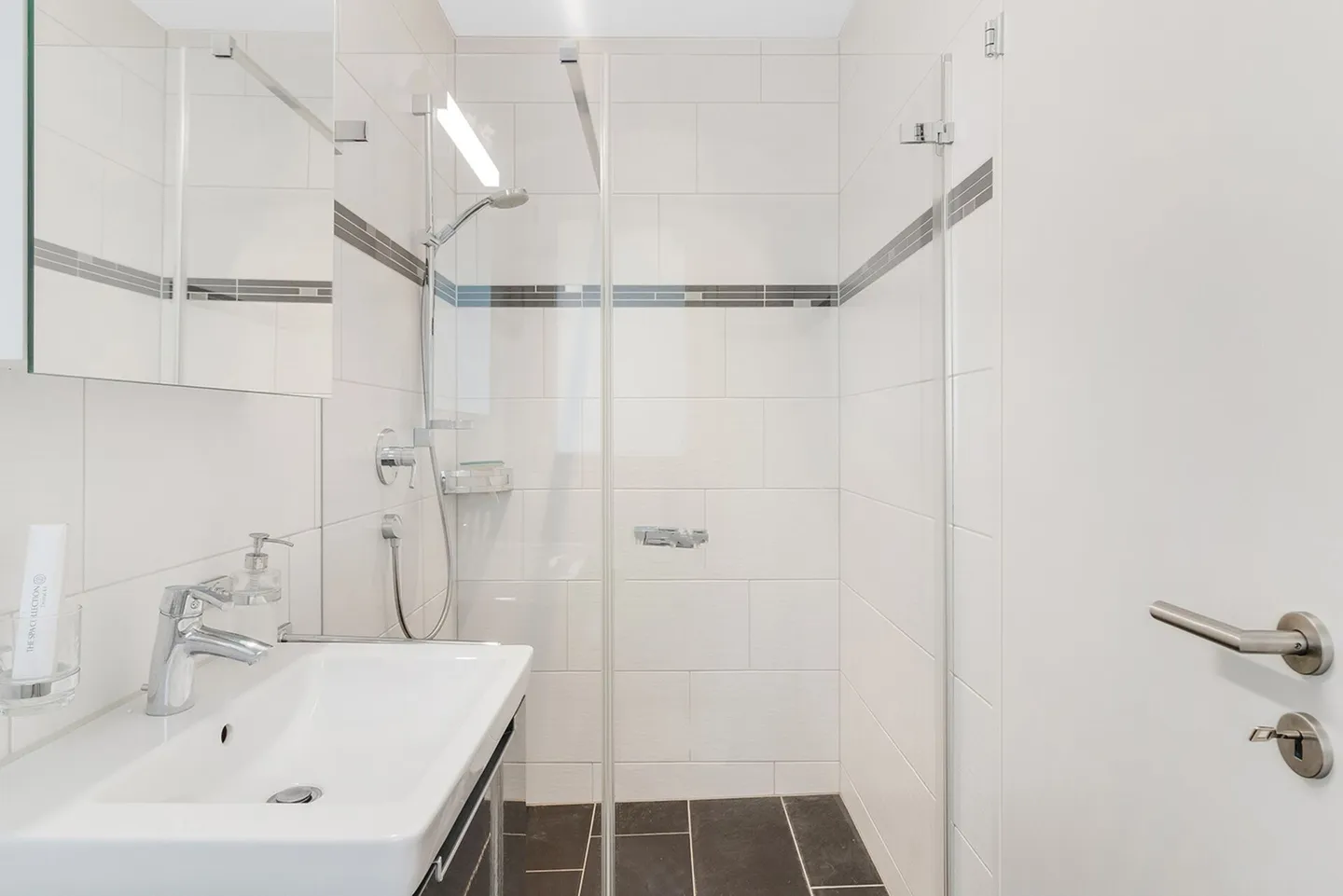 Luxurious Garden Apartment with all Extras! - Photo 5 of 20