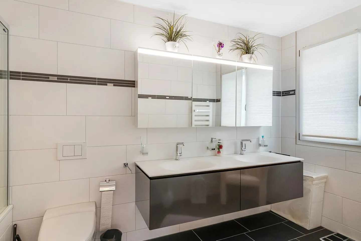 Luxurious Garden Apartment with all Extras! - Photo 14 of 20