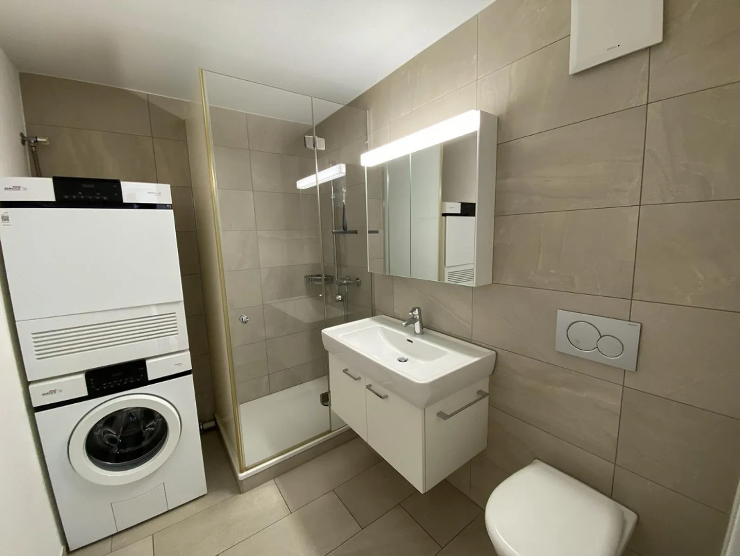 Living directly by the lake - Photo 6 of 8