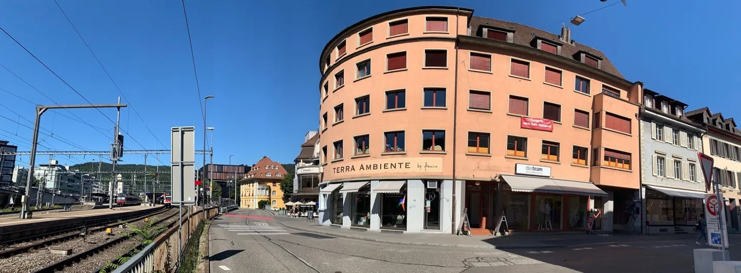 Spazio ufficio centrale situato accanto alla stazione ferroviaria di Baden - Foto 1 di 8