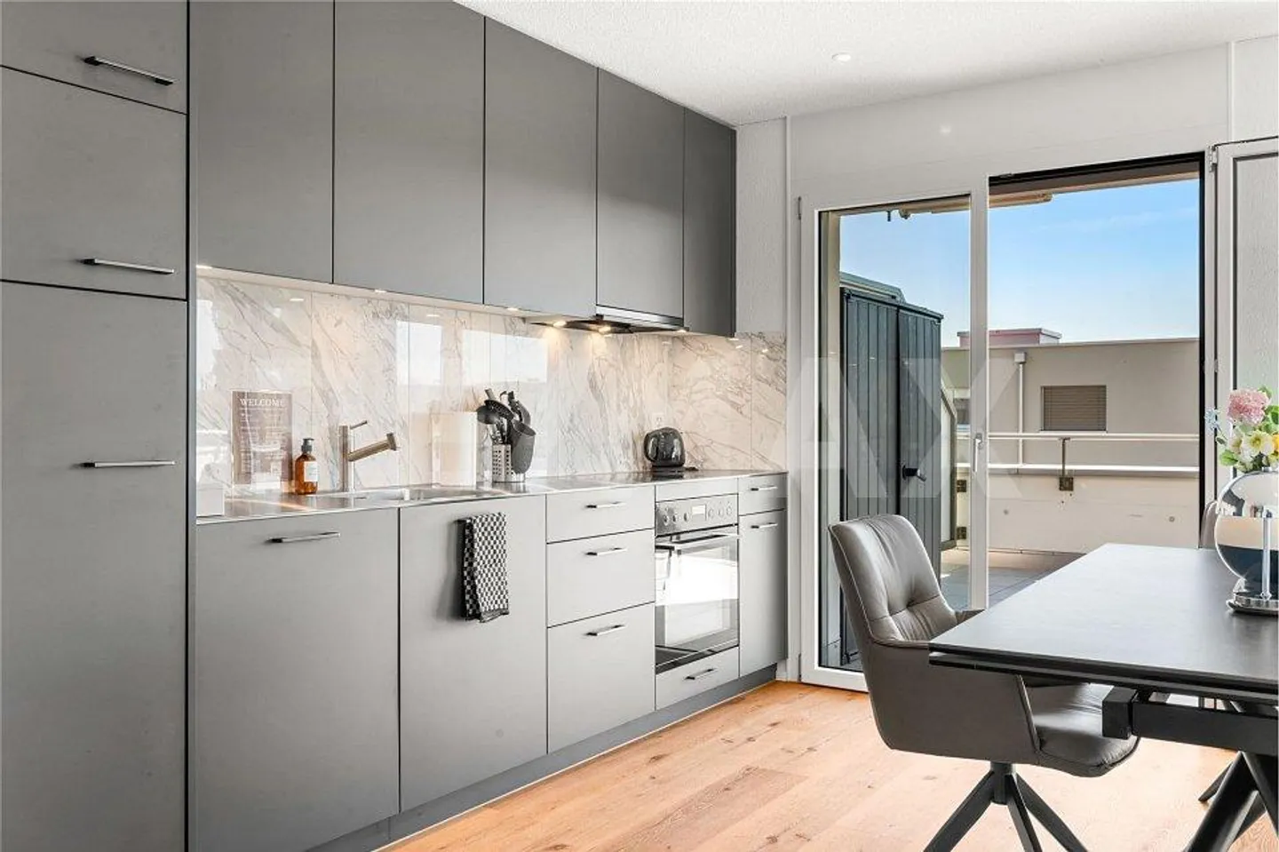 Magnificent furnished penthouse with 2.5 rooms and a 65 m² terrace in Av... - Photo 9 of 13