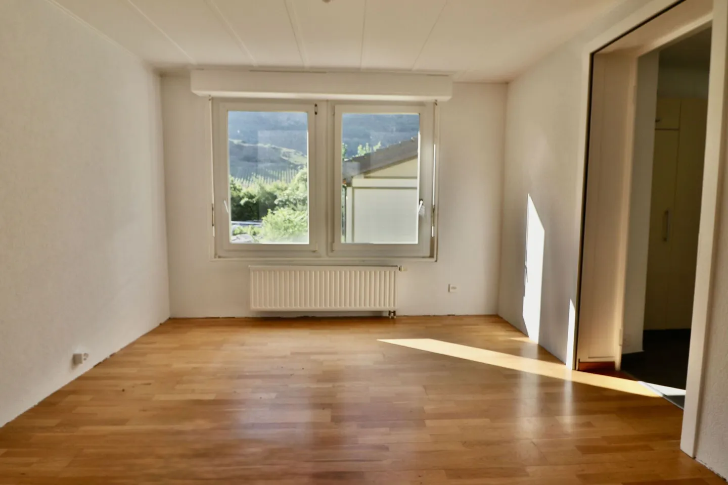 Charrat - Appartement 3.5 pièces rénové dans petite PPE - Photo 4 sur 13