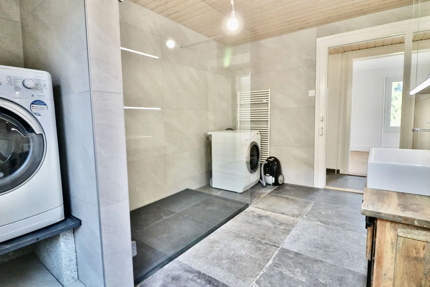 Charrat - Appartement 3.5 pièces rénové dans petite PPE - Photo 9 sur 13