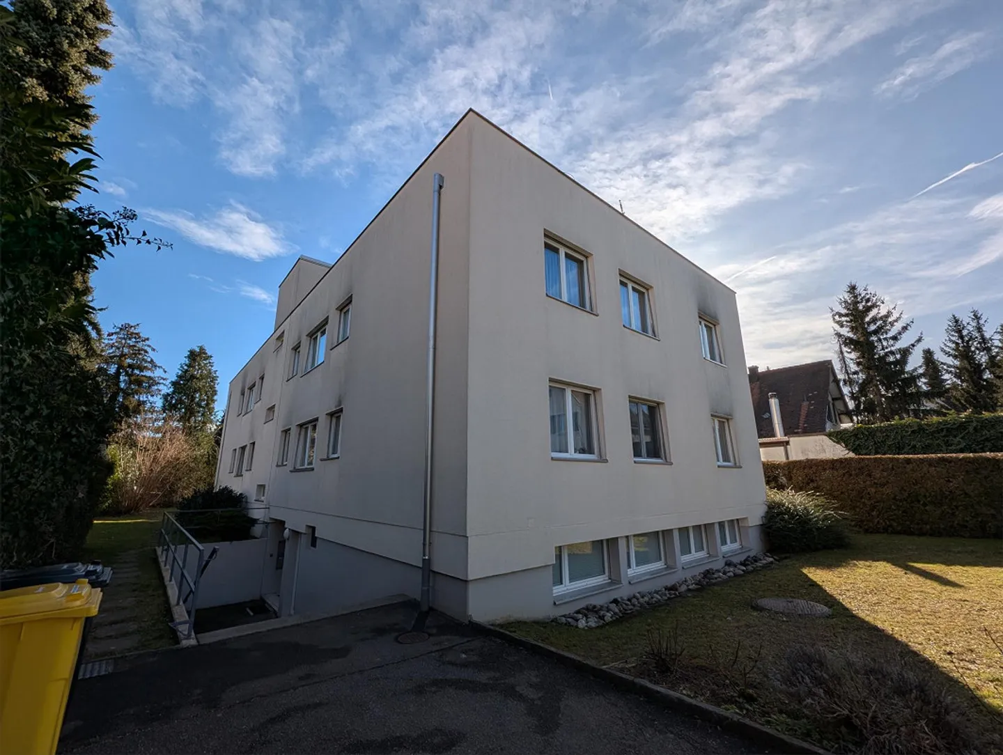 Appartement confortable 1 pièce dans un emplacement central à Reinach - Photo 1 sur 2