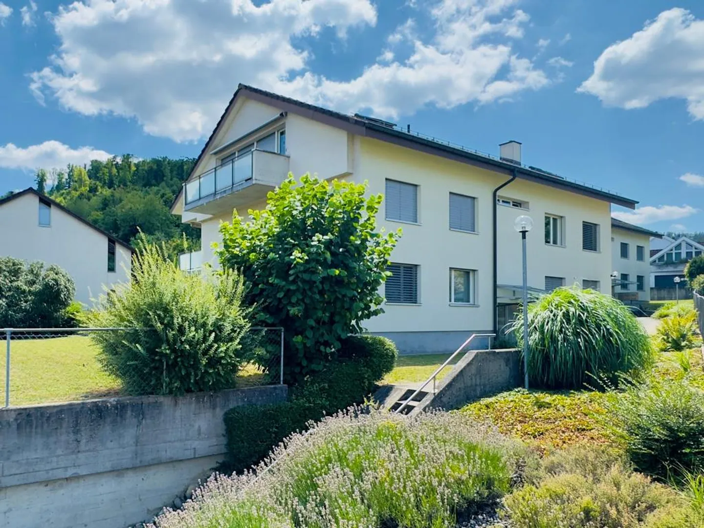 Incantevole appartamento mansardato nel cuore di Aesch - Foto 1 di 11