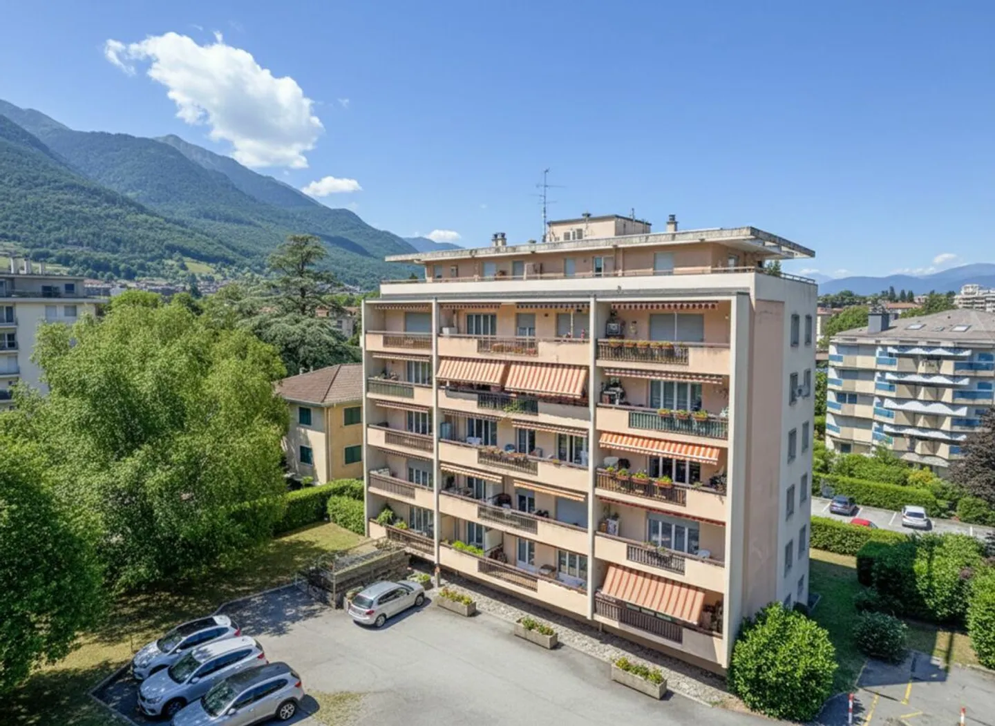 Apartment with 4.5 rooms, renovated balcony, and rented - Photo 17 of 18