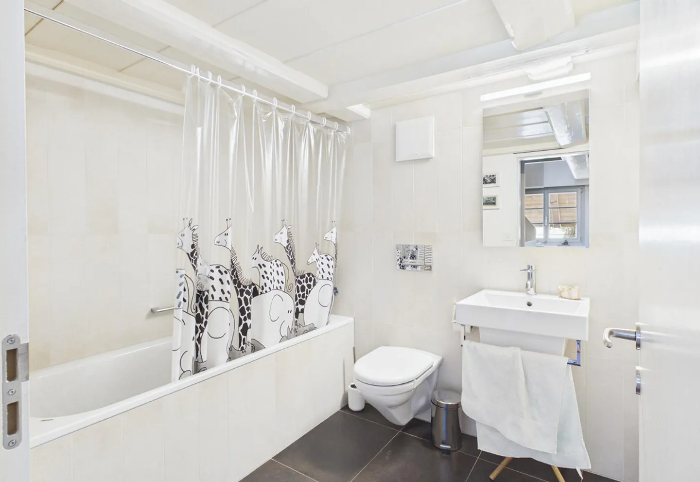 Attractive Maisonette Apartment in the Historic Aebersold House - Photo 9 of 14