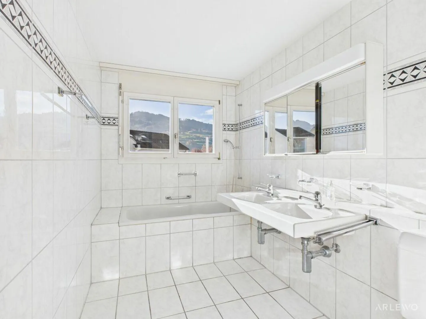 Sunny living atmosphere with a magnificent view of Pilatus - Photo 5 of 6