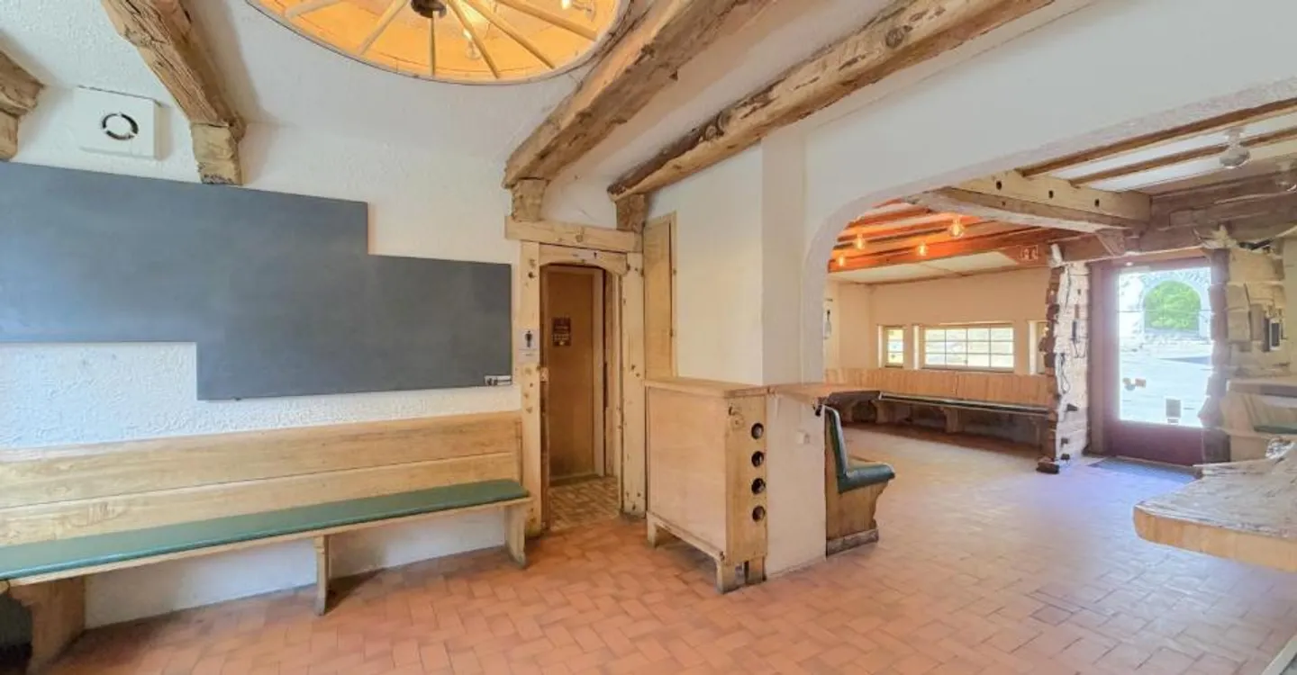 Commercial Space in Crans-Montana - Photo 1 of 13