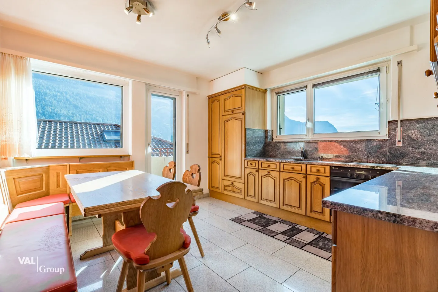 4.5-Zimmerwohnung im 2. Obergeschoss - gepflegt, sonnig und mit schönem Ausblick - Photo 4 of 16