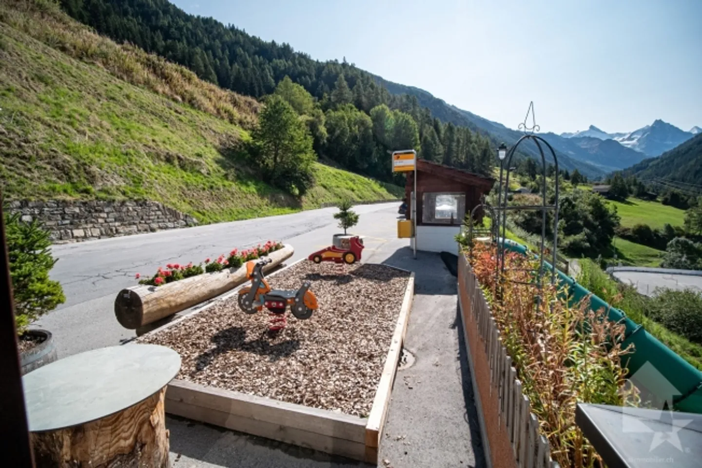 Renovated hotel-restaurant in the heart of the village with spectacular views - Photo 8 of 13