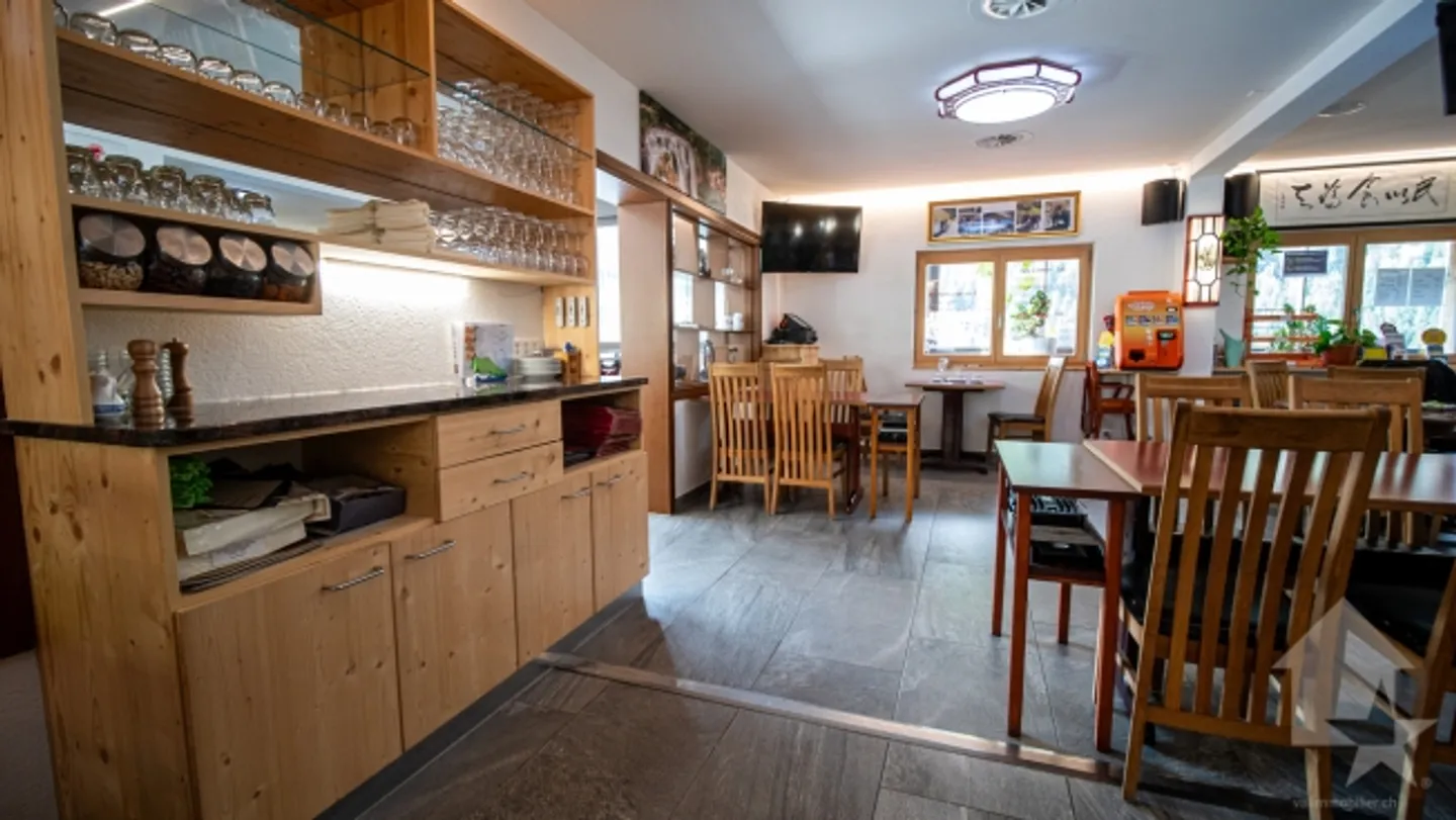 Renovated hotel-restaurant in the heart of the village with spectacular views - Photo 12 of 13