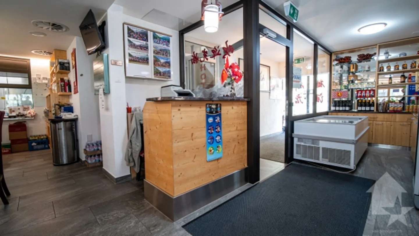 Renovated hotel-restaurant in the heart of the village with spectacular views - Photo 13 of 13