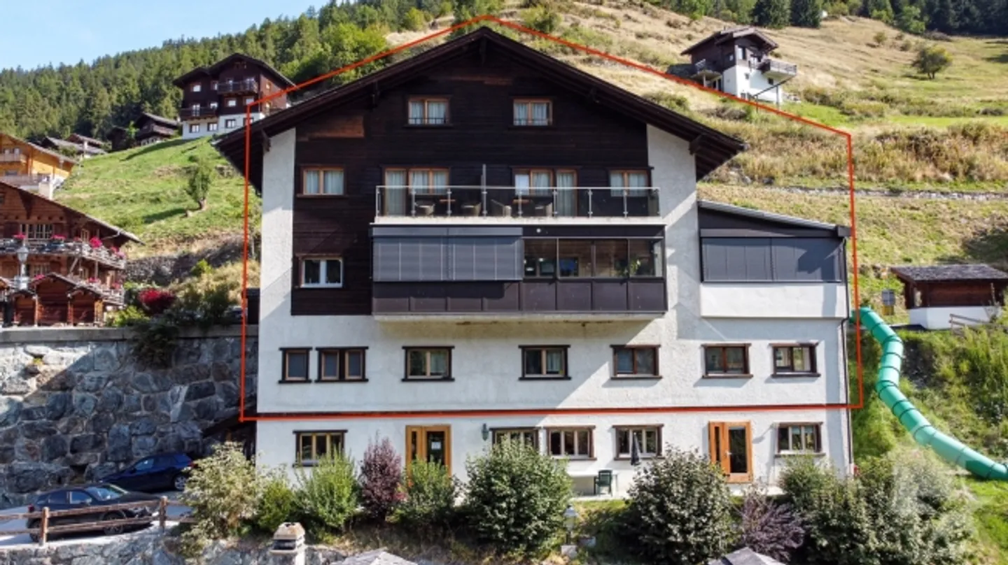 Renovated hotel-restaurant in the heart of the village with spectacular views - Photo 2 of 13