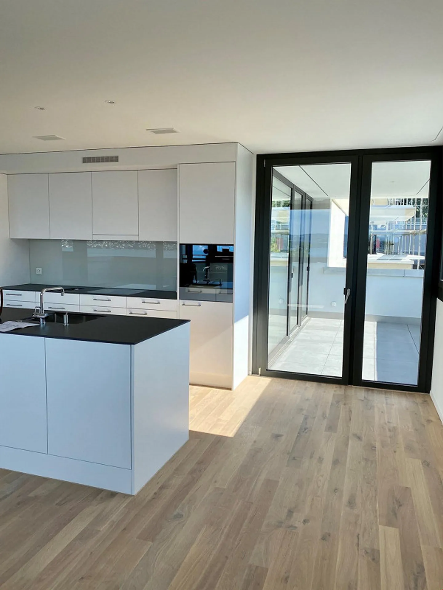 Appartement moderne et lumineux de 1,5 pièce avec vue sur le lac ! - Photo 3 sur 9