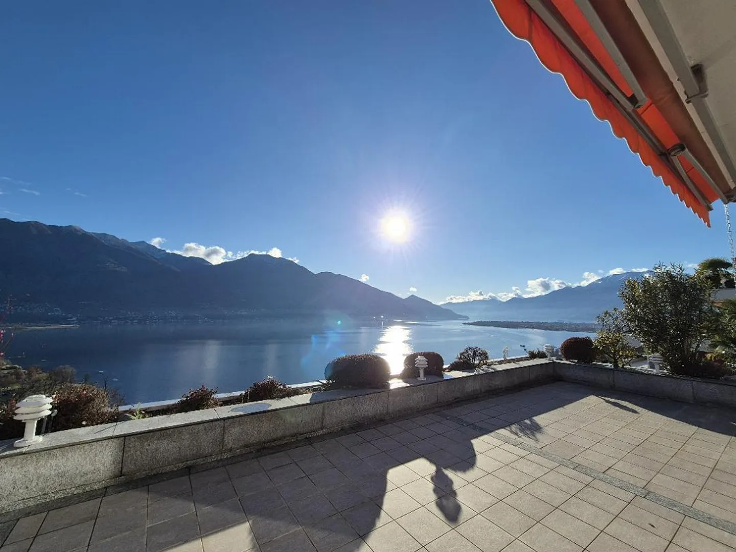 Esclusivo appartamento con terrazza di 4 1/2 locali in posizione panoramica a Minusio - Foto 1 di 11