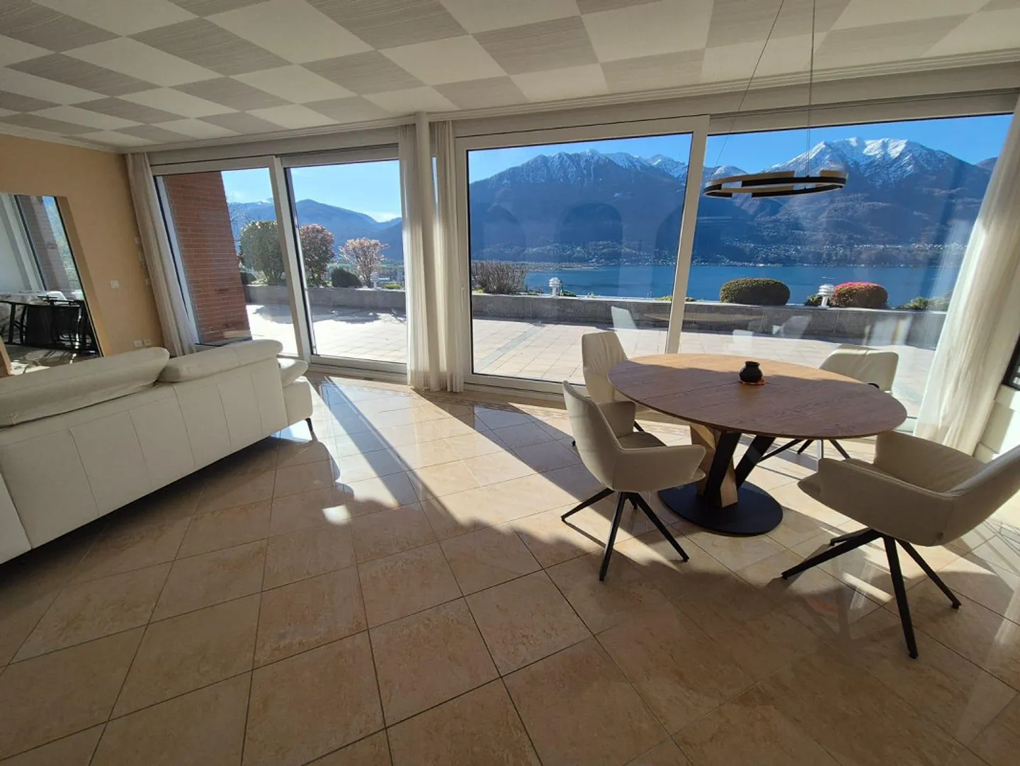 Esclusivo appartamento con terrazza di 4 1/2 locali in posizione panoramica a Minusio - Foto 3 di 11