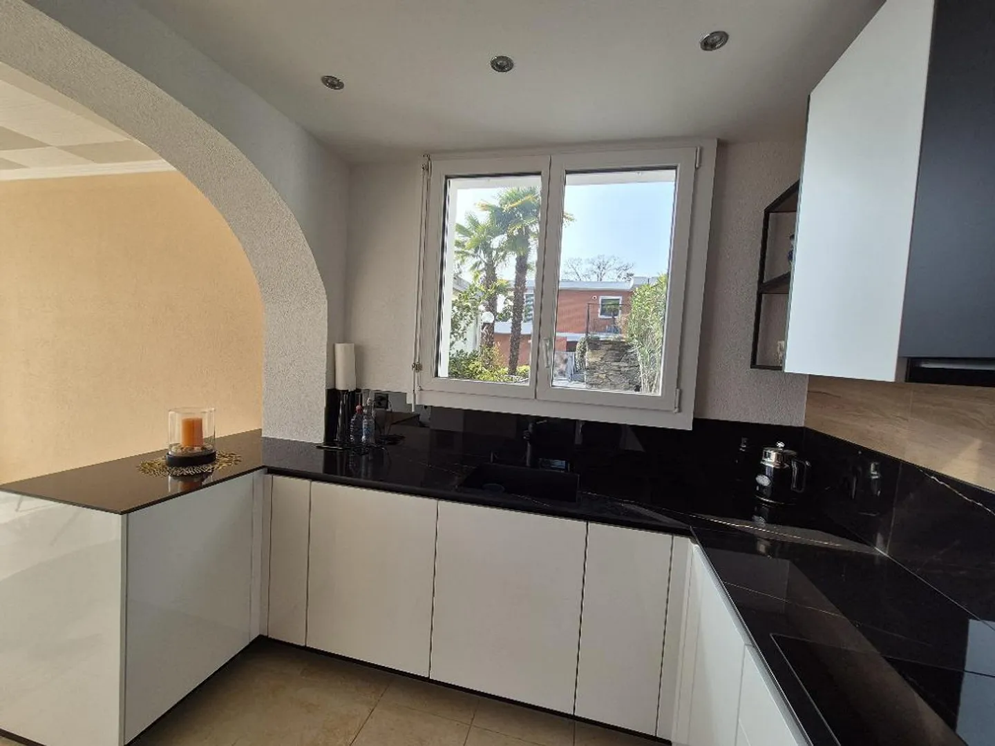 Esclusivo appartamento con terrazza di 4 1/2 locali in posizione panoramica a Minusio - Foto 5 di 11