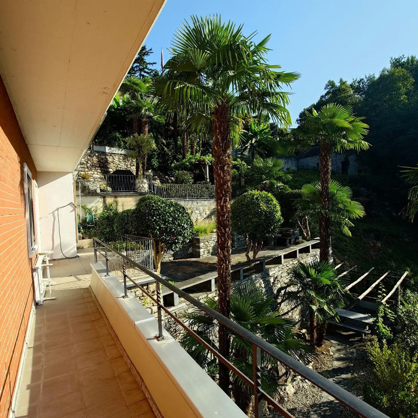 Esclusivo appartamento con terrazza di 4 1/2 locali in posizione panoramica a Minusio - Foto 10 di 11